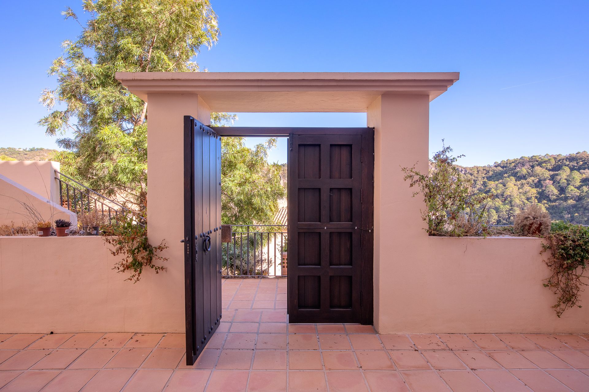 El Casar, Benahavis Village