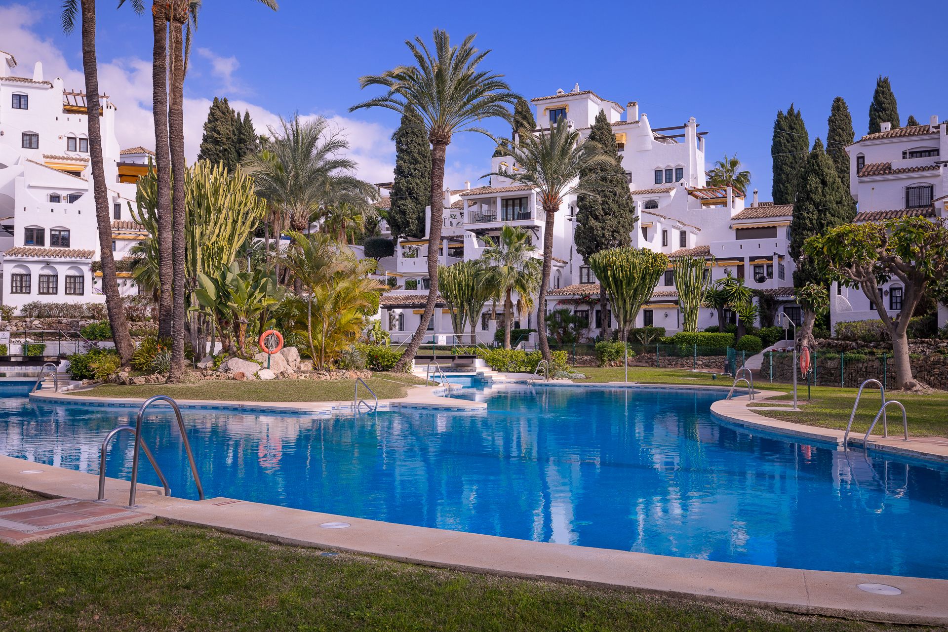 Aldea Blanca, Nueva Andalucia