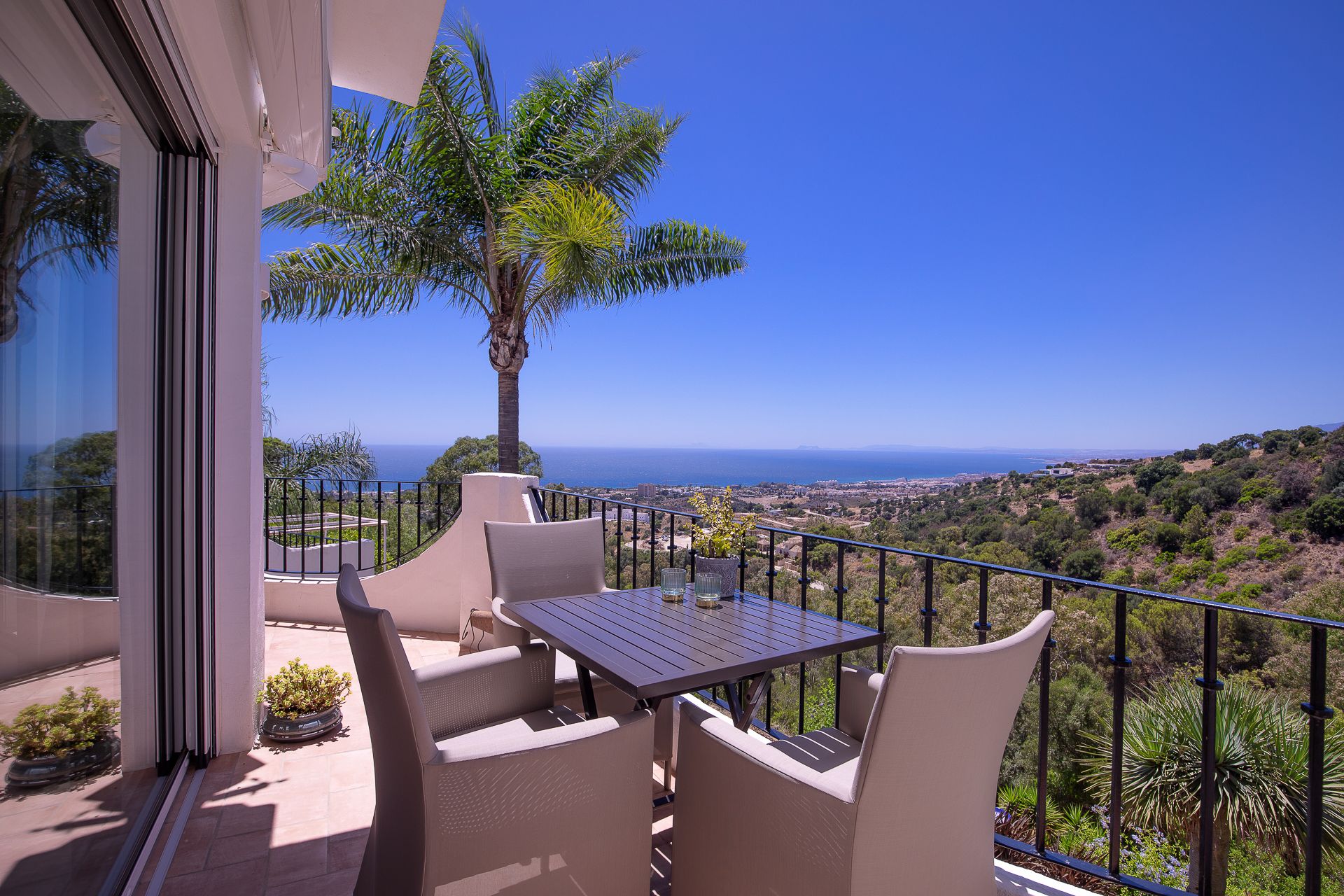 Altos de Marbella, Marbella Este